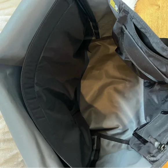 Timbuk2 Black Messenger Bag with Glossy Accents - Picture 3 of 5